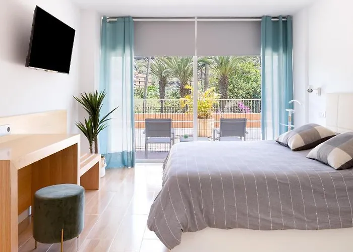 Palmeras Playa Studio: Pools, Beach, Sun & Shore Puerto de la Cruz