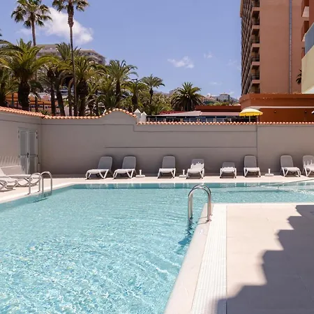Apartamento Palmeras Playa Studio: Pools, Beach, Sun & Shore