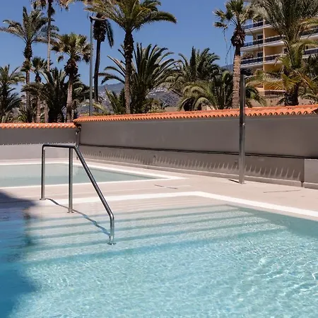 Palmeras Playa Studio: Pools, Beach, Sun & Shore Apartment