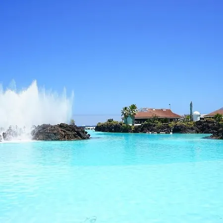 Palmeras Playa Studio: Pools, Beach, Sun & Shore Apartment